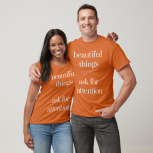 Camiseta Lindas Coisas Básicas de T-Shirt Escuro
