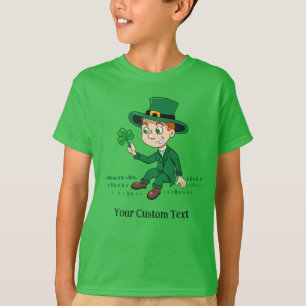 Camiseta Lindo duende de desenho animado com trevo e arco-í