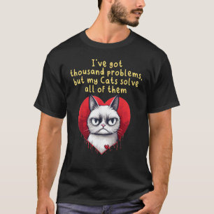 Camiseta Lindo Gato Mal-Humorado com Coração Grande Fantasi
