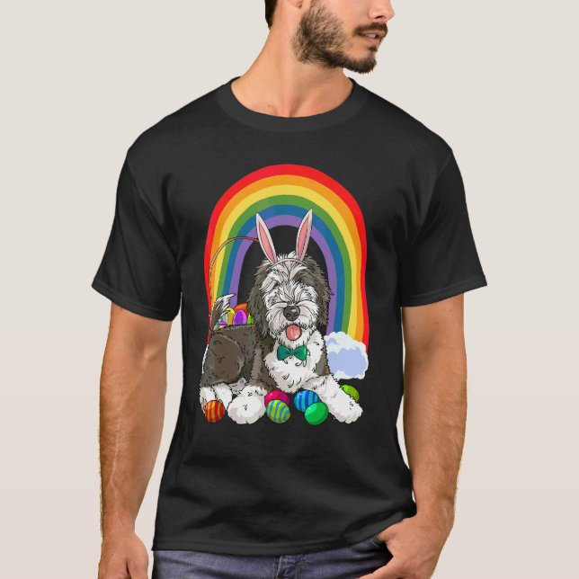 Camiseta Lindo Sheepadoodle Feliz Páscoa Ovos Coelho Cachor (Frente)
