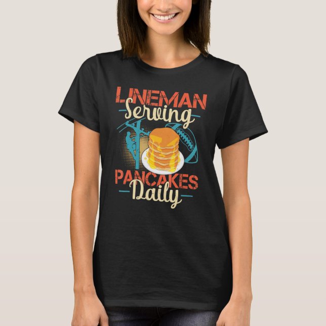 Camiseta Lineman Serving Pancakes Funny Football Player (Frente)