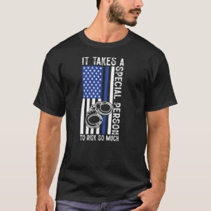 Camiseta Linha Azul Uma Pessoa Especial Que Arrisca Tanta P