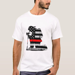 Camiseta Linha vermelha do sapador-bombeiro do ajoelhamento