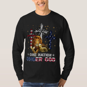 Camiseta Lion One Nation Sob a bandeira de Deus Cross Ameri