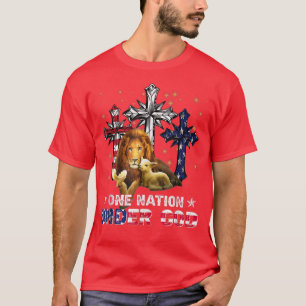 Camiseta Lion One Nation Sob a bandeira de Deus Cross Ameri