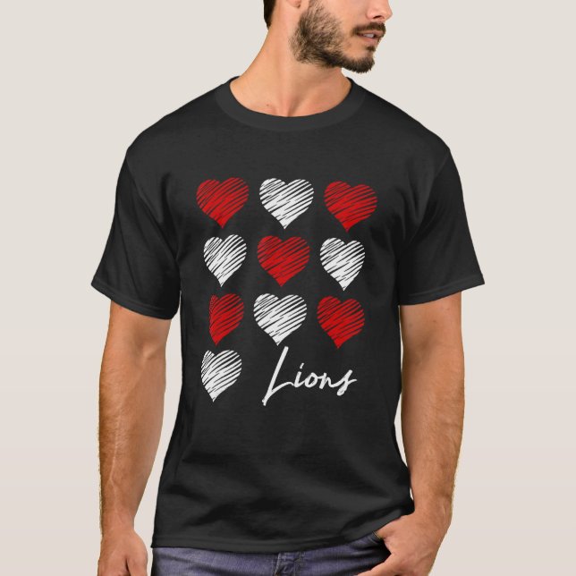 Camiseta Lions Pride Team School Spirit Red Hearts Group Sp (Frente)