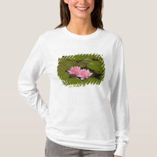Camiseta Lírios de água floridos