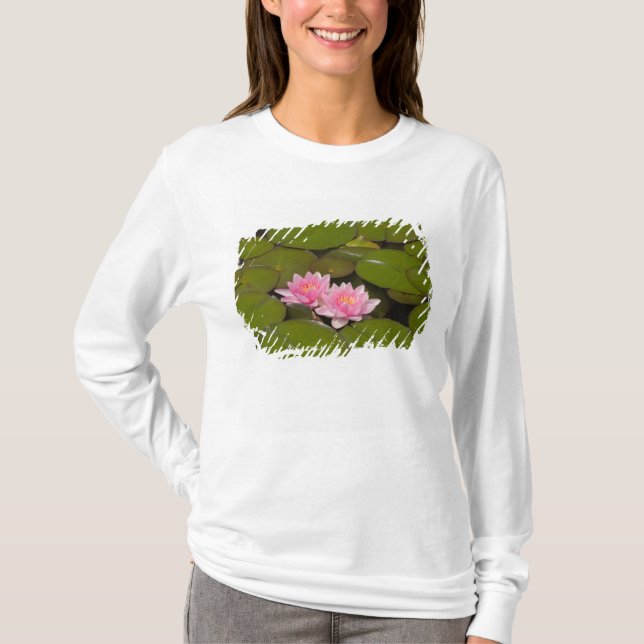 Camiseta Lírios de água floridos (Frente)