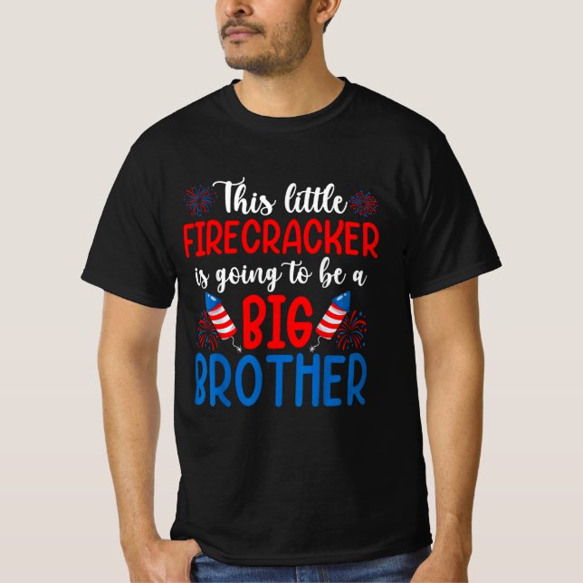 Camiseta Little Firecracker Big Brother Pregnancy Reveal  (Frente)