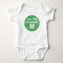 Camiseta Little Ms. Shenanigans Dia de São Patríci