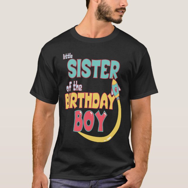Camiseta Little Sister Of Birthday Boy Space Rocket Matchin (Frente)