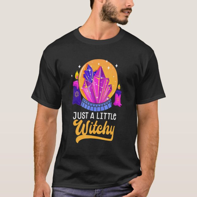 Camiseta Little Witchy Crystal Divination Ball Tarot Cards  (Frente)