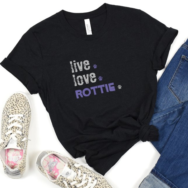 Camiseta Live Love Rottie Mãe T-Shirt (This casual Black Tshirt with Live.love.Rottie is super cute, especially for just chilling!)