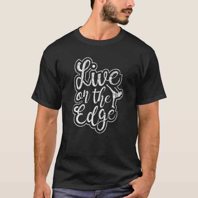 Camiseta Live On The Edge Woman Girl Figure Skater Ice Skat (Frente)