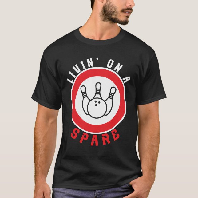 Camiseta Living on a Spare Bowling League Team Tee Funny Bo (Frente)