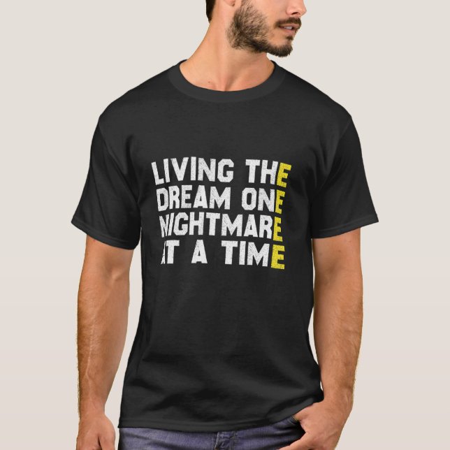 Camiseta Living The Dream One Nightmare At A Time Funny (Frente)