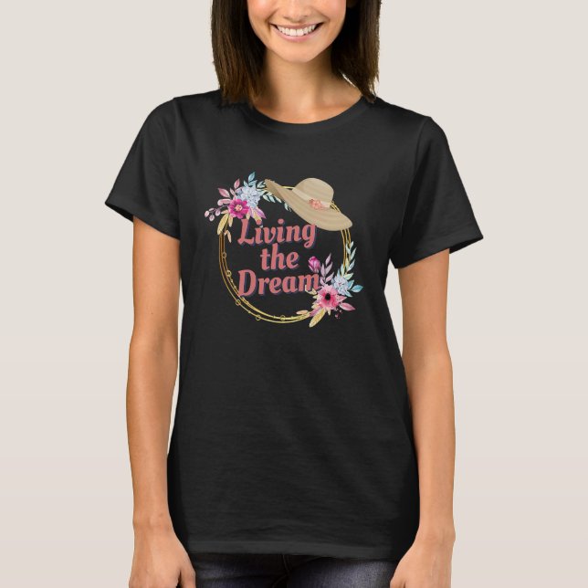 Camiseta Living The Dream Strong Women Empowered Women (Frente)