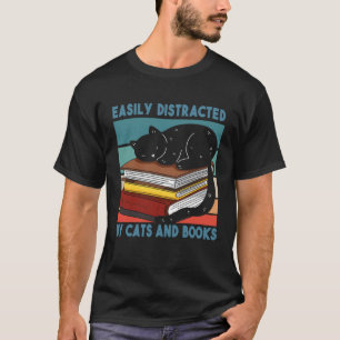 Camiseta Livro de Gatos Facilmente Distraído por Gatos e Li