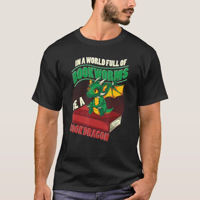 Camiseta Livro Lendo Biblioteca Fantasia Criadora Dragão (Frente)