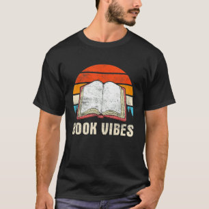 Camiseta Livro Vibes Livro Videoworm Lendo Livros de Amor