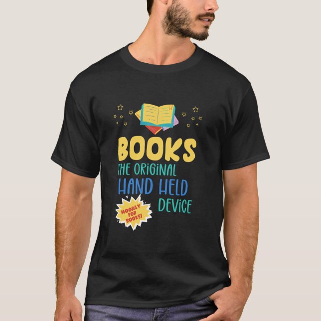 Camiseta Livros A Leitura Da Bibliotecária Do Dispositivo D (Frente)