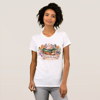 Camiseta Livros de Aquarela Antigos e Café Só Mais Um