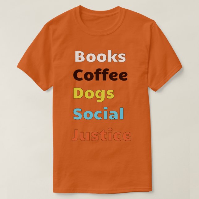Camiseta Livros e café e cães e justiça social3 (Frente do Design)