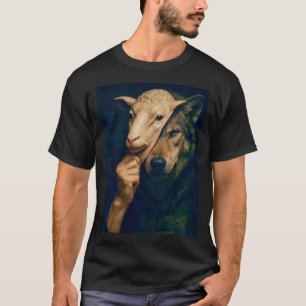 Camiseta Lobo segurando uma máscara de ovelha