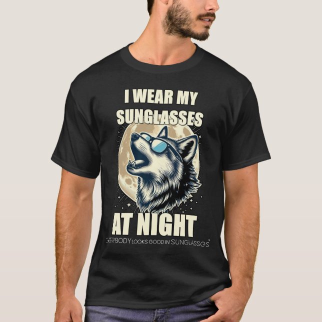 Camiseta Lobo Uivando de Óculos na Lua - ELGIS (Frente)