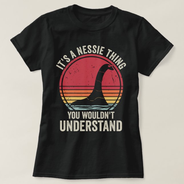 Camiseta Loch Ness Monster Engraçado (Frente do Design)