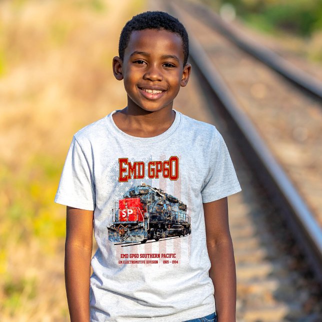 Camiseta Locomotiva diesel EMD GP60 e bandeira americana (EMD GP60 Diesel Locomotive of Southern Pacific. Boy Basic T-Shirt)