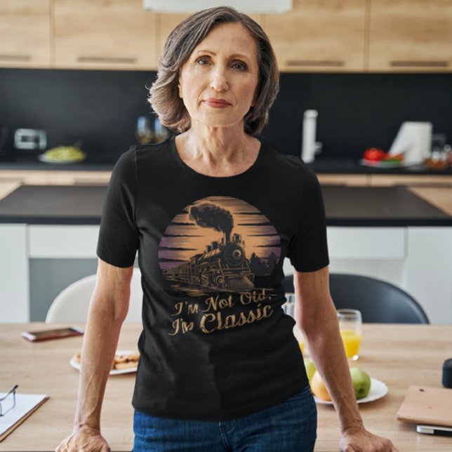 Camiseta Locomotiva na moda, não sou velha, sou clássica (Criador carregado)