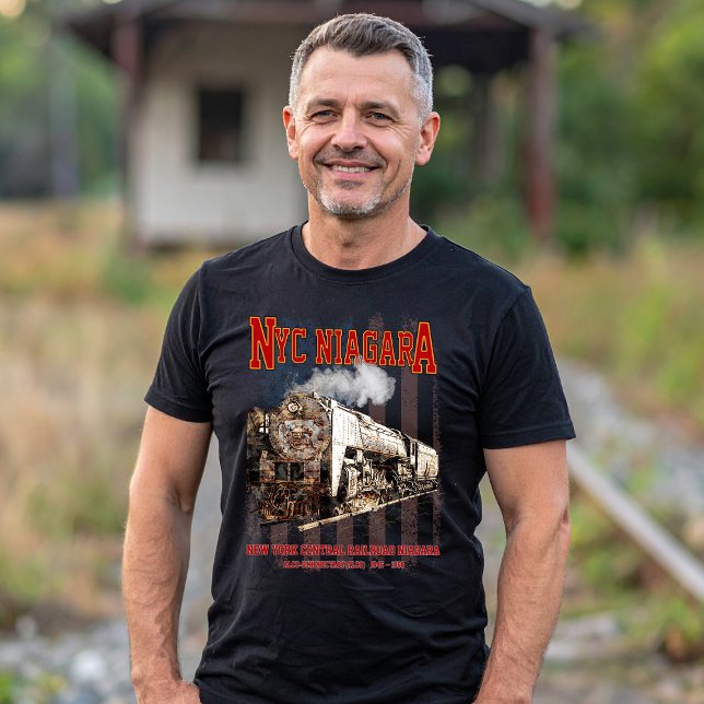 Camiseta Locomotiva NYC Niagara a vapor com bandeira americ (Historic NYC Niagara Train Steam Locomotive. Mens Basic T-Shirt)