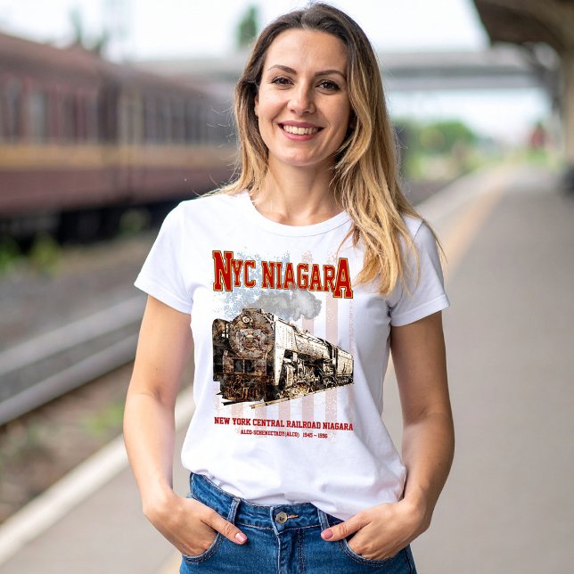 Camiseta Locomotiva NYC Niagara a vapor com bandeira americ (Historic NYC Niagara Train Steam Locomotive. Womens Basic T-Shirt)