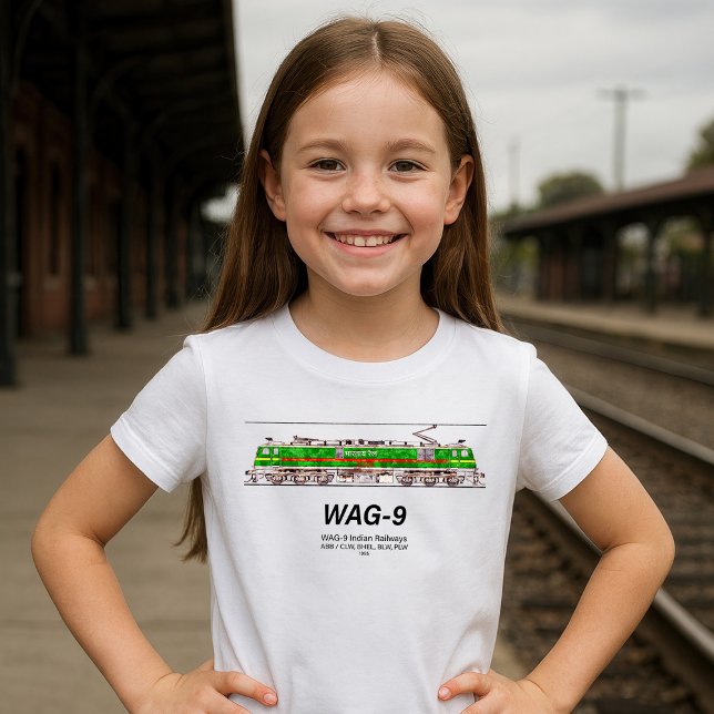 Camiseta Locomotiva WAG-9. Caminho de ferro da Índia (WAG-9 Locomotive. Indian Railways freight train. Girl Basic T-Shirt)