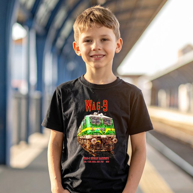 Camiseta Locomotiva WAG-9. Caminho de ferro da Índia (WAG-9 Locomotive. Indian Railways freight train. Boy Basic T-Shirt)
