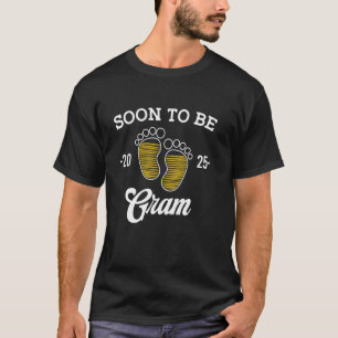 Camiseta Logo Será Avó Est 2025 Carregando Pegada de Bebê