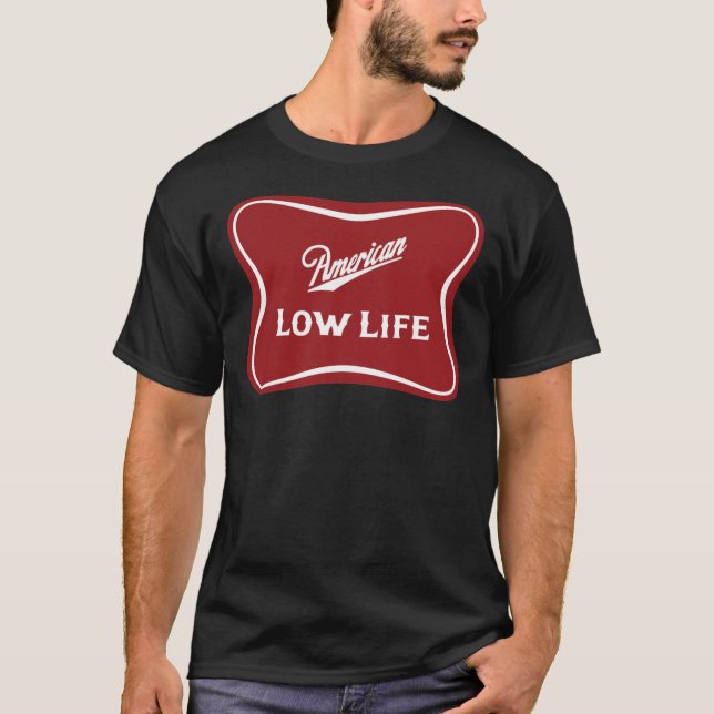 Camiseta Logotipo Baixo-Life da Cerveja Americana Parody Es (Frente)