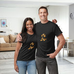 Camiseta Logotipo comercial do ouro preto<br><div class="desc">Uma t-shirt preta. Personalize e adicione o logotipo da sua empresa.</div>