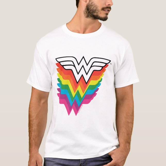 Camiseta Logotipo Rainbow para a Mulher Maravilha (Frente)