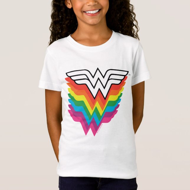 Camiseta Logotipo Rainbow para a Mulher Maravilha (Frente)