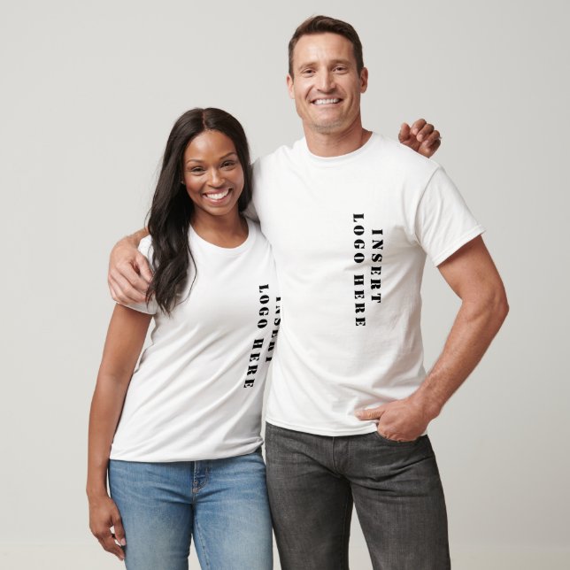 Camiseta Logotipo Vertical Personalizado no Lado Esquerdo (Unissex)
