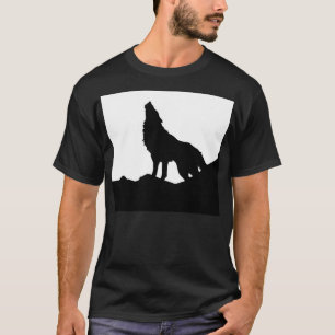 Camiseta Lone Wolf em pé em um morro