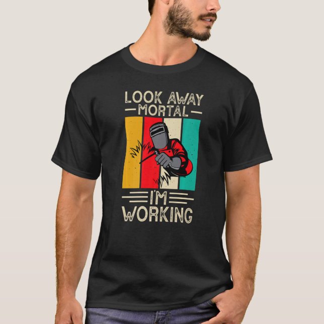 Camiseta Look Away Mortal I'm Working Funny Welder Welding  (Frente)