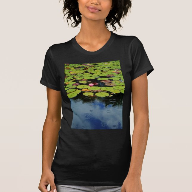 Camiseta Lótus rosa na chuva (Frente)