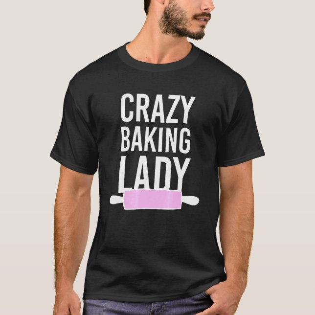 Camiseta Louca Dama Baking - Assar de Bolo Doce (Frente)