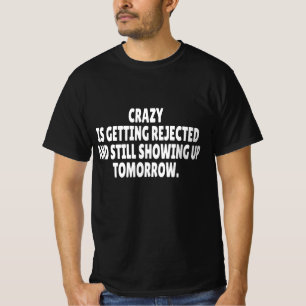 Camiseta Loucura é ser rejeitado e ainda aparecer