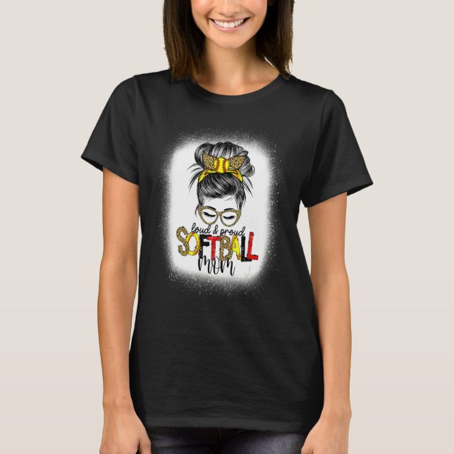 Camiseta Loud & Proud Softball Mom Messy Bun Leopard Mother (Frente)