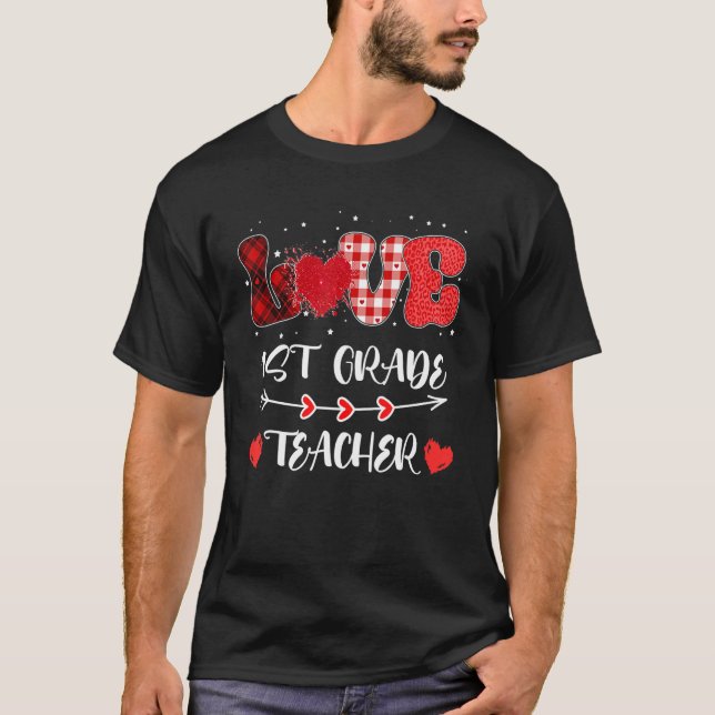 Camiseta Love 1st Grade Teacher Heart Leopard Buffalo Plaid (Frente)