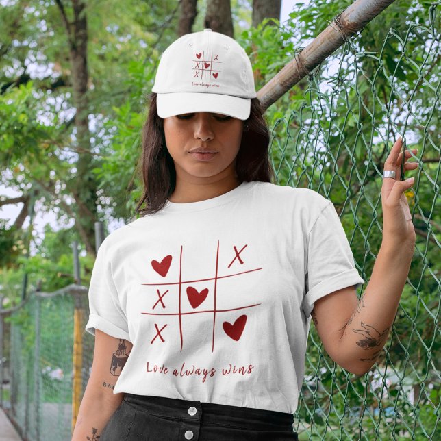 Camiseta Love Always wins Quote l Red Heart Playful  (Criador carregado)